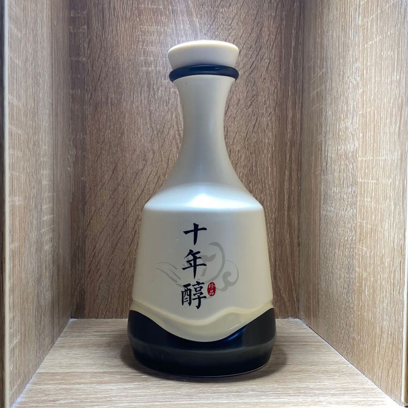 1斤定制簡(jiǎn)約陶瓷酒瓶